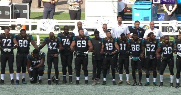 photo of Here’s how Ravens and Jaguars players responded to Trump during today’s first NFL game image
