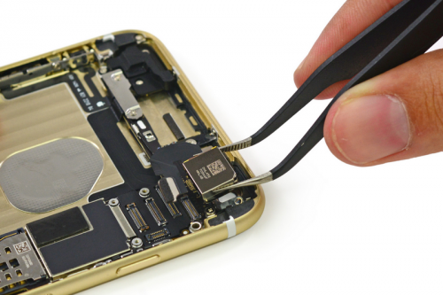photo of Apple's iPhone 6 and 6 Plus are being torn apart so you can look at their insides image