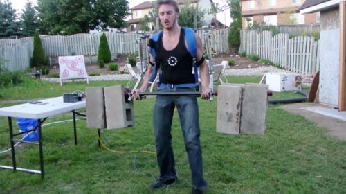 photo of Homemade exoskeleton lets a man lift big cinder blocks with ease image
