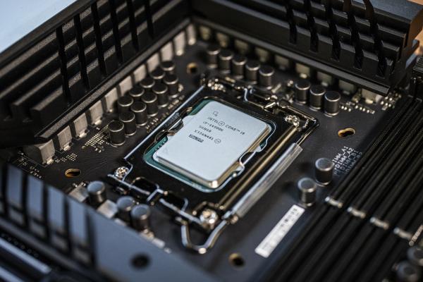 photo of Intel’s crashing CPU nightmare, explained image