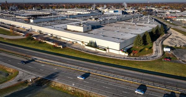 photo of Stellantis and Samsung to get $7.54 billion federal loan for two EV battery factories image