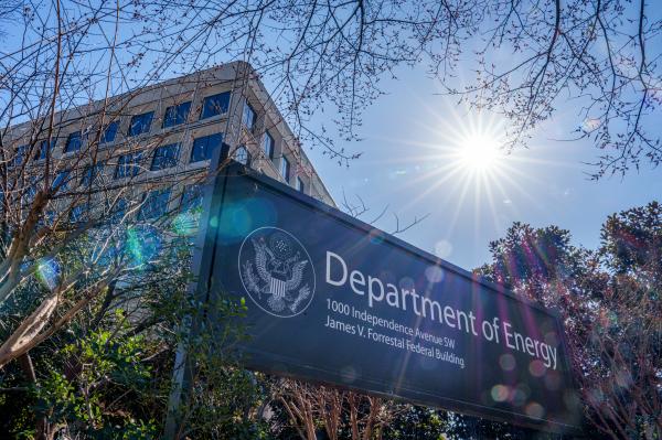 White House deletes thousands of web…