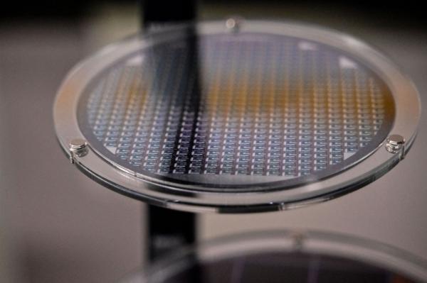 Inventories likely fall soon in global semiconductor industry
