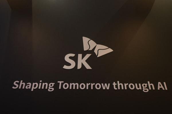 photo of SK Hynix and Sandisk move to standardize HBF, shaking up AI memory ecosystem image