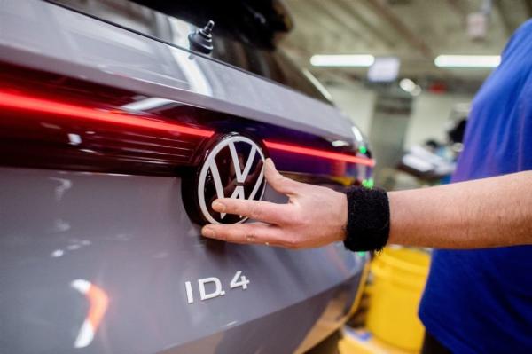 photo of Volkswagen plans Europe-made Samsung SDI square batteries to diversify supply chain image