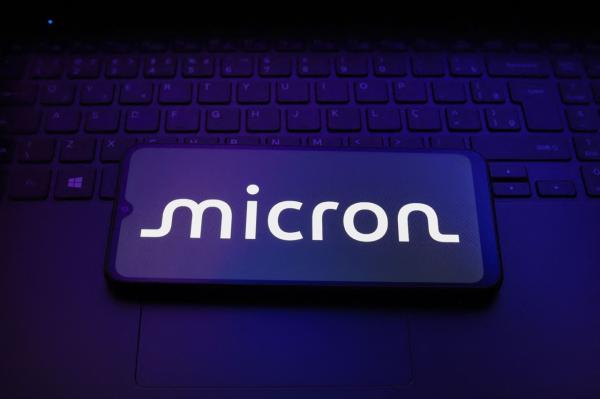 Micron forecasts stronger AI-driven&hellip;