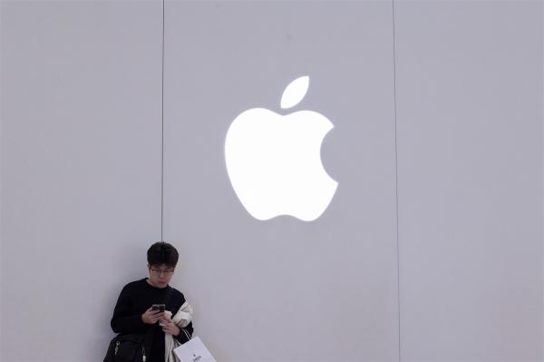 photo of Apple reportedly delays smart glasses launch to late 2027 due to privacy risks image