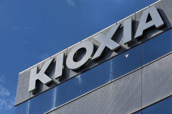 photo of Kioxia begins sampling 1TB 3D flash memory for AI devices image