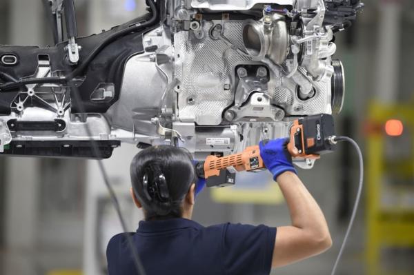 German carmakers turn defensive in China&hellip;