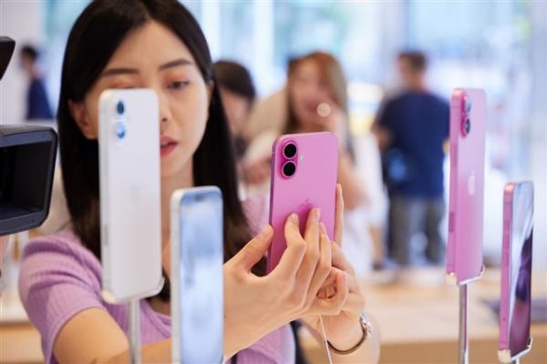 iPhone 16 initial sales strong; staying…