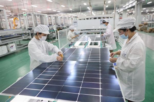 photo of Chinese solar manufacturers implement price floor amid market oversupply in 4Q24 image