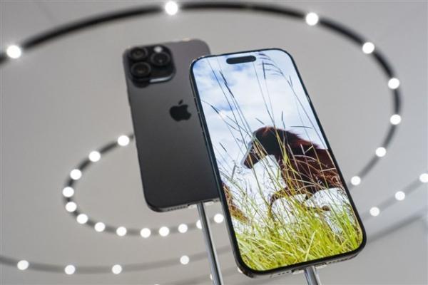 photo of iPhone 17 series to feature LTPO OLED panels from Samsung, LG Display image