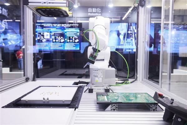 photo of Foxconn stresses production efficiency in upcoming AI robot push image