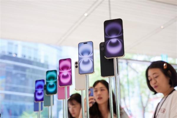 photo of iPhone supply chain holds breath for Trump's 25% tariff threats image