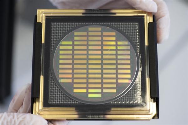 photo of China's CHIPX begins 6-inch photonic chip production in push for tech self-reliance image