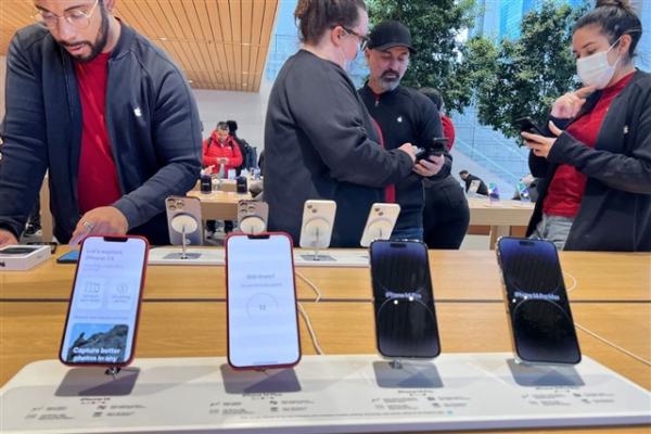 photo of LCD iPhone phased out as Apple's OLED procurement rate hits 100% in 1Q25 image