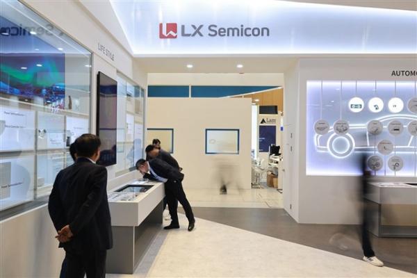photo of LX Semicon reportedly joins Apple's iPad Pro OLED DDI supply chain, eyeing Samsung's market dominance image