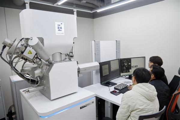 Samsung and SK Hynix expand microscope…
