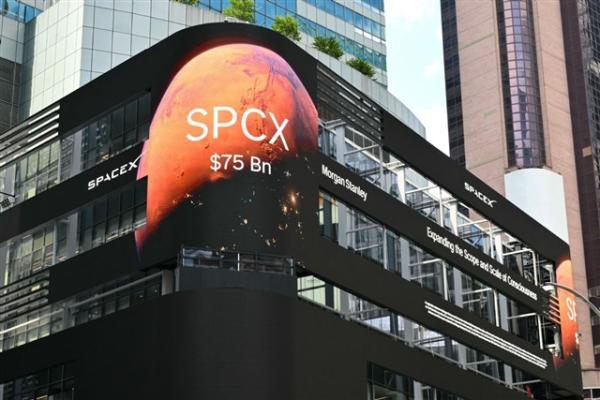SpaceX's US$2 trillion debut raises…