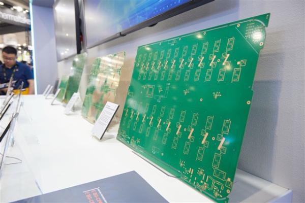 AI infrastructure orders extend PCB…