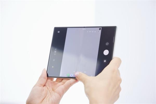 Foldable smartphone panel shipments to&hellip;