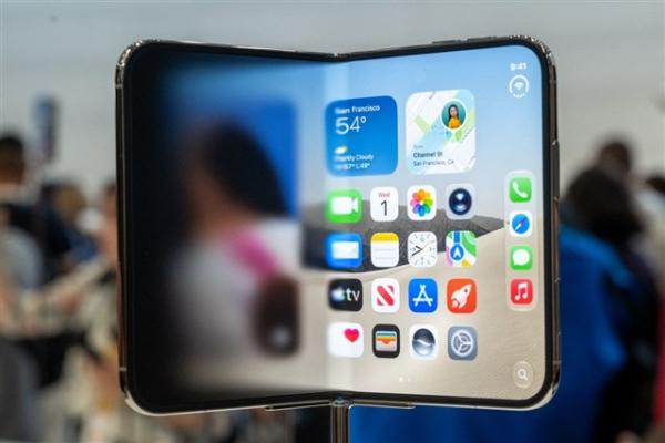 Apple keeps iPhone Duo in China,…