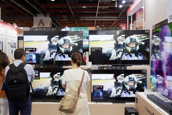 From LCD powerhouse to AI enabler:…