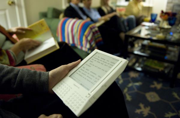 photo of Users turn to jailbreaking their older Kindles as Amazon ends support image