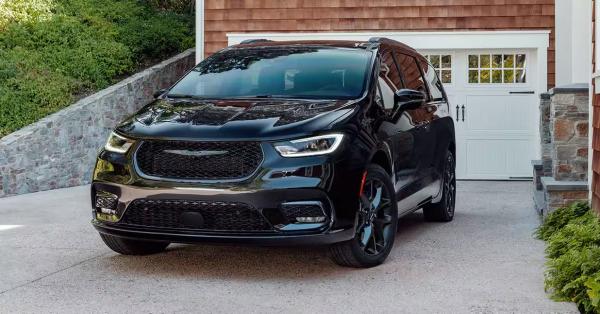 photo of A fully electric Chrysler Pacifica is in the works image