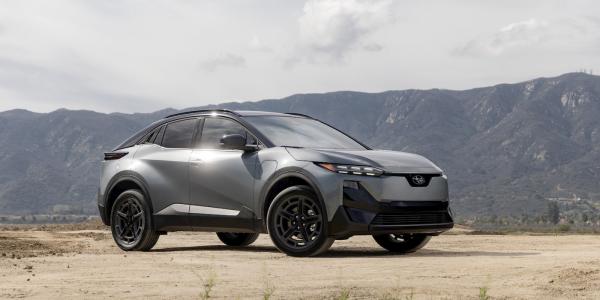 photo of Subaru’s new top-selling EV delivers over 300 miles of range for just $35,000 image