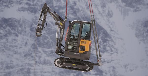 photo of This electric excavator was airlifted to rebuild James Bond’s cable car in the Swiss Alps [video] image