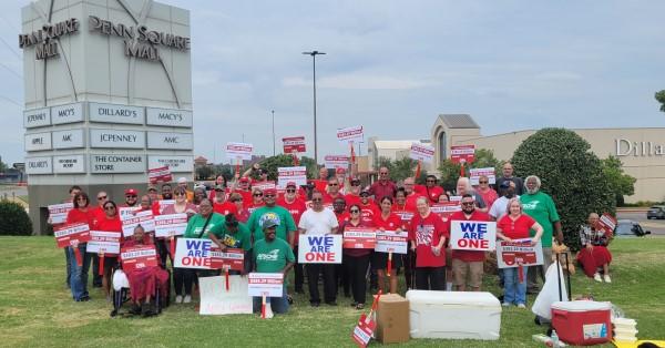 photo of An Apple Store in Oklahoma City is close to approving an union agreement for its workers image