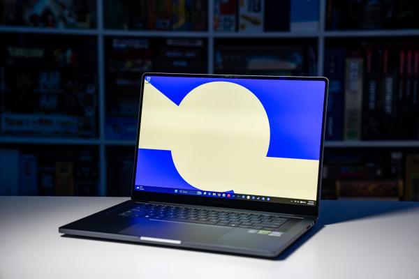 Samsung’s flagship laptop is a MacBook&hellip;