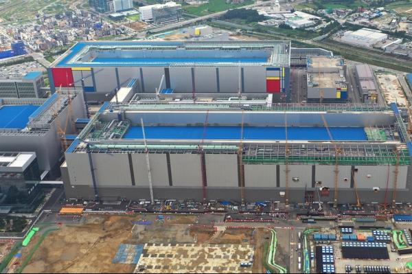 photo of Samsung Foundry turns to 5nm, 8nm orders as 2nm comeback takes shape image