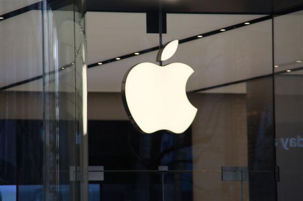 Apple reportedly accelerates AI chip…