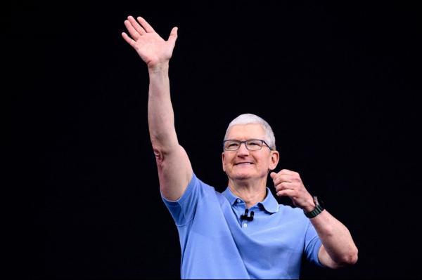 Apple targets AI subscription revenue as…
