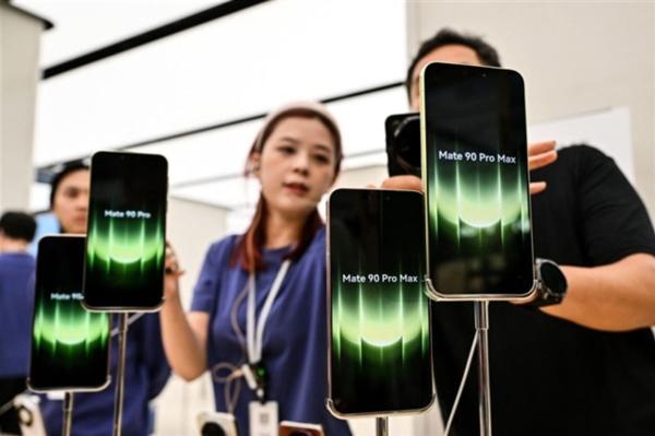 photo of Huawei hikes flagship prices up to US$200 as memory shortages hit smartphone margins image