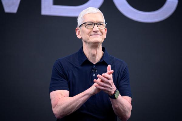 Cook makes first post-CEO visit to…