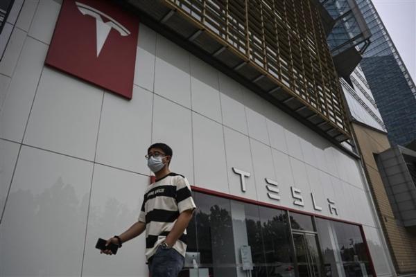 photo of Tesla cars pass Chinese data security requirements image