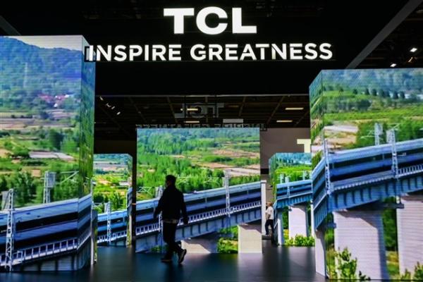 TCL CSOT and Huawei showcasing tri-fold…