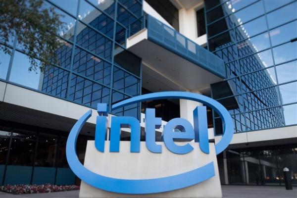 photo of Intel execs visit Vietnam, commit to including more Vietnamese companies in ecosystem image