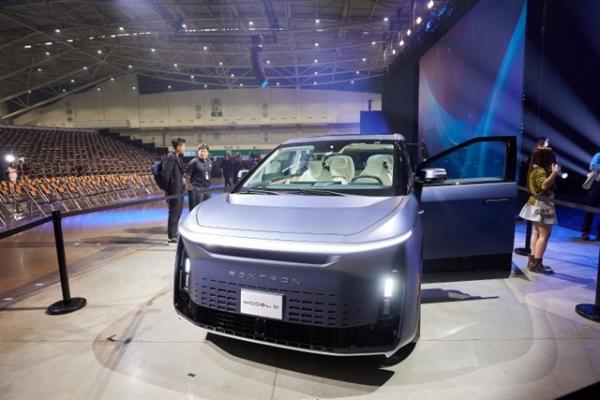 Foxconn expands EV lineup: Model U,…