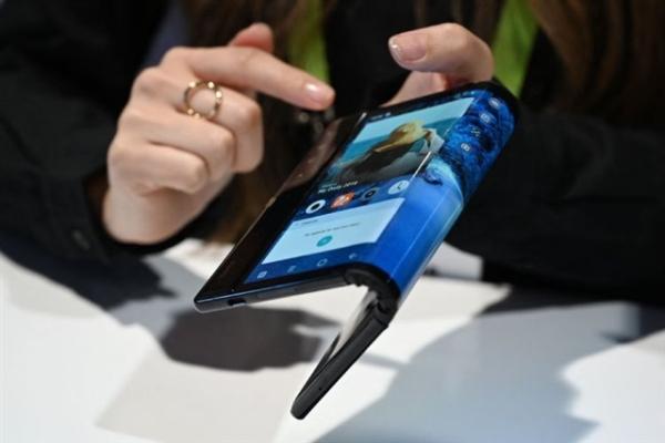 Chinese flexible OLED pioneer fails to…