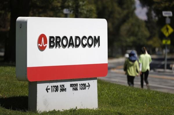 Broadcom CEO on AI investment frenzy:…