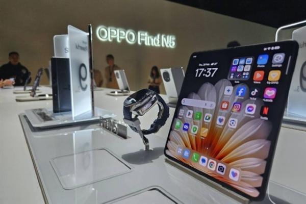 Oppo unveils flagship foldable…