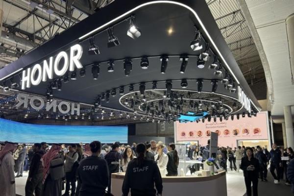 Honor unveils bold AI-centric vision at…