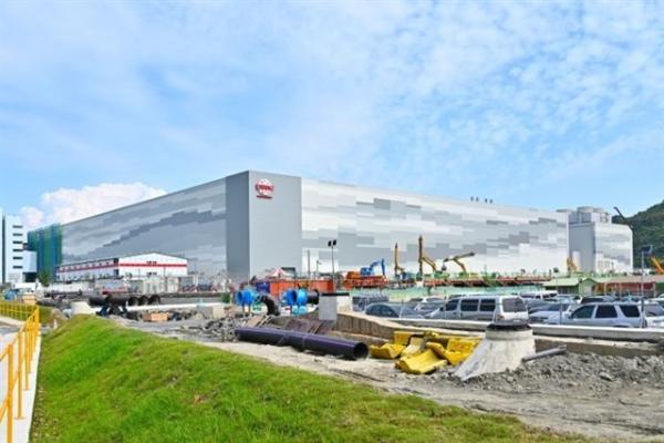 photo of TSMC to accelerate expansion in 2025 with eight new fabs and one advanced packaging plant image