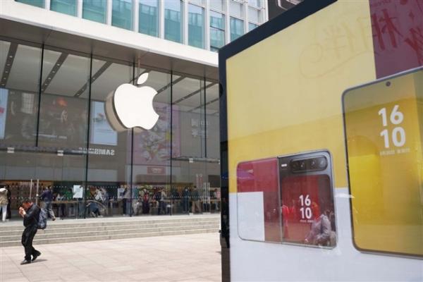 photo of Apple reportedly eyes major iPhone overhaul by 2027 as pressure of innovation grows image