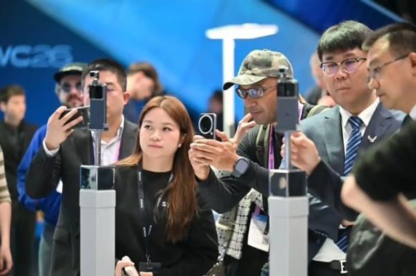 MWC 2026: How AI is reshaping devices,…