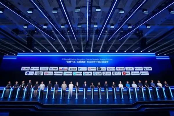 photo of Huawei Cloud targets Agentic AI race with Ascend 950DT, smart driving compute, secure hybrid cloud image